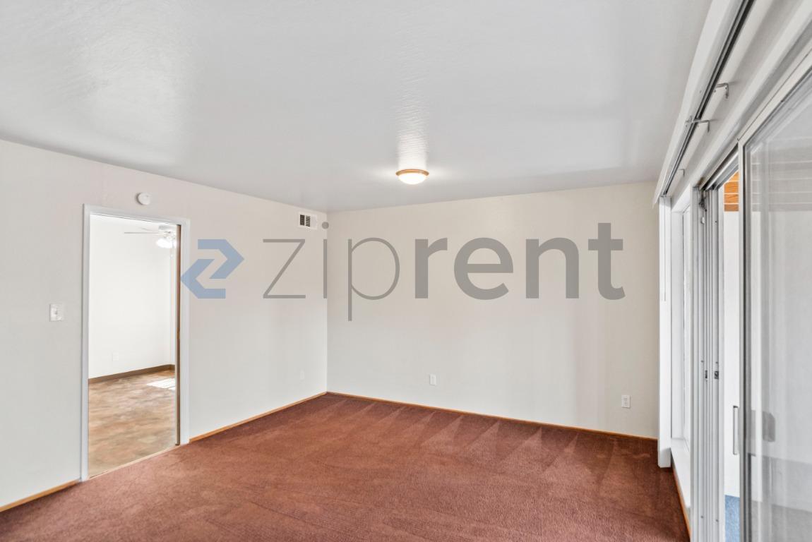 Building Photo - Unit