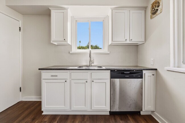 Building Photo - Unbeatable 4 bedroom in Penn Hills available now!