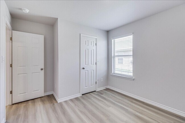 Building Photo - 1634 Comfy Wy
