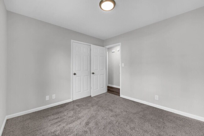 Building Photo - 3 Bedroom and 2 Bathroom with Finished Basement near Fort Campbell