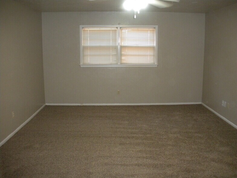bedroom - 3823 51st St