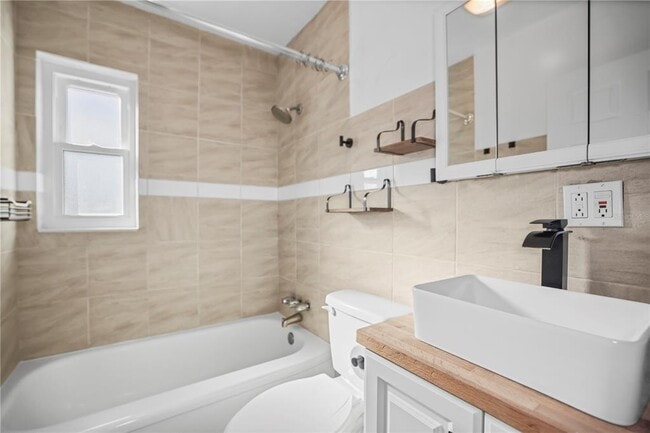 Building Photo - 132 81st Ave N