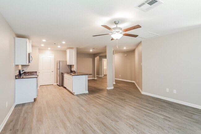 Building Photo - 26123 Hals Dr