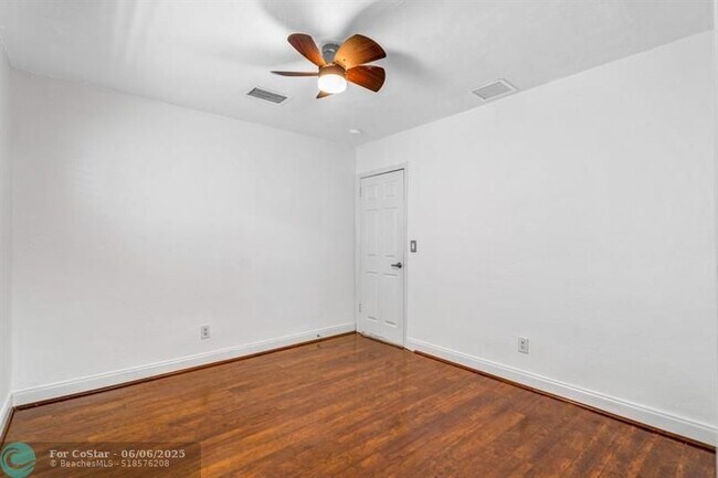 Building Photo - 4528 SW 28th Terrace