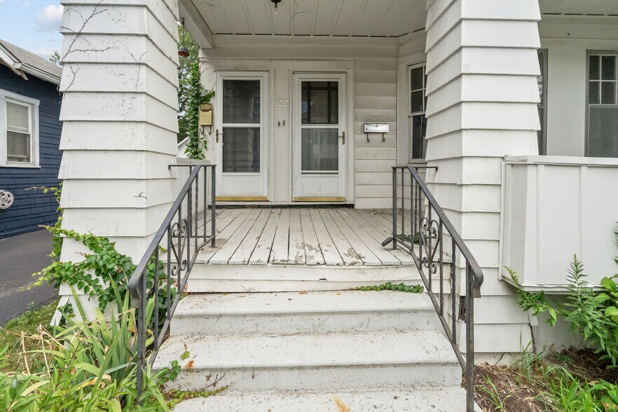 Building Photo - 22 N Lake Ave