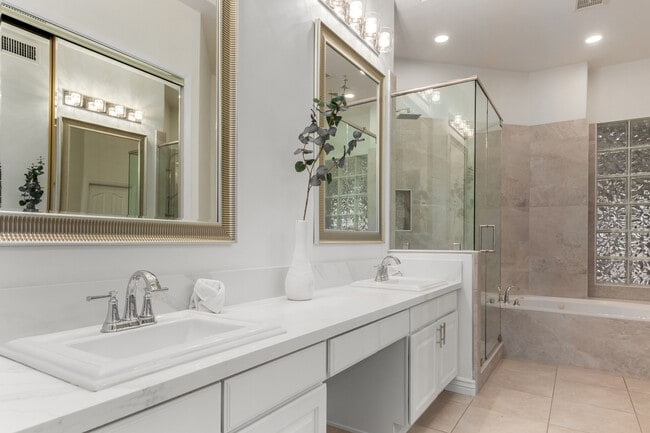 Building Photo - 6711 E Camelback Rd