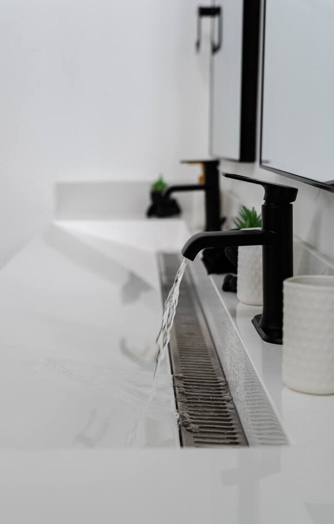 Building Photo - 4016 Eaton Dr