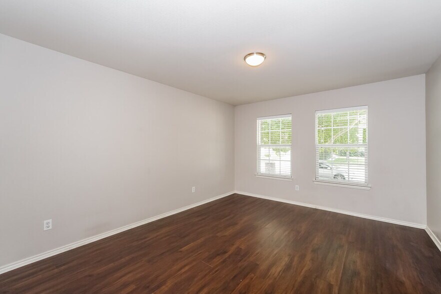 Building Photo - 1708 Diamond Lake Trail