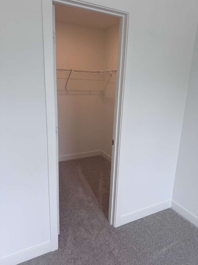 Building Photo - "Chic & Spacious 3-Bed Condo with Granite Elegance in Fishers!"