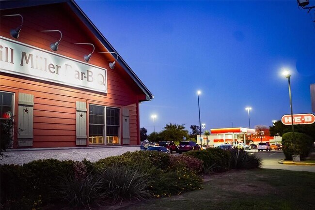 Building Photo - 2715 Monterey St