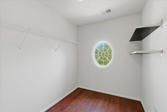 Building Photo - Expansive 4BR / 4.5BA Townhome in Lansdowne Town Center – Over 3,400 Sq Ft!