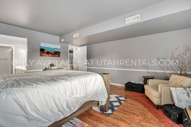Building Photo - 5761 S Waterbury Cir