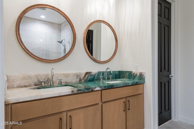 Building Photo - 18365 W Ewers Dr