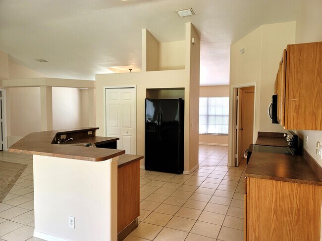 Building Photo - 3438 SW San Benito St