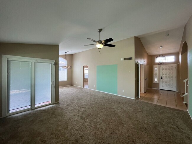 Building Photo - 4 Bedroom Home Near N McQueen Rd and E Cha...