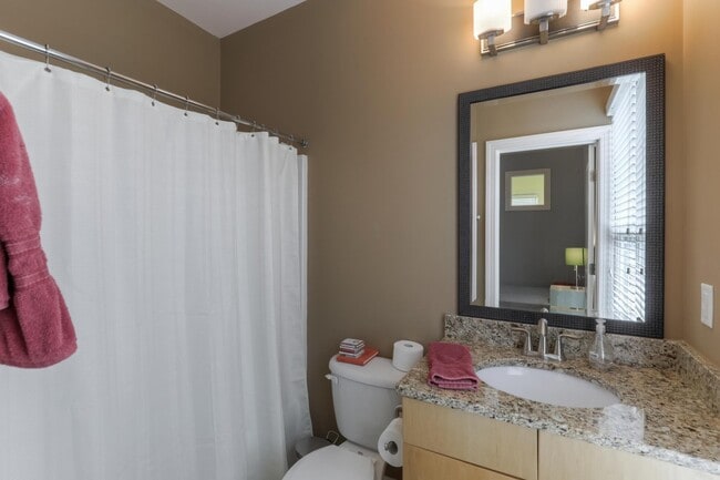 Building Photo - Stylish Germantown Townhome - Walkable Neighborhood