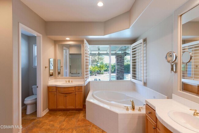 Building Photo - 750 Huntsdale Ct