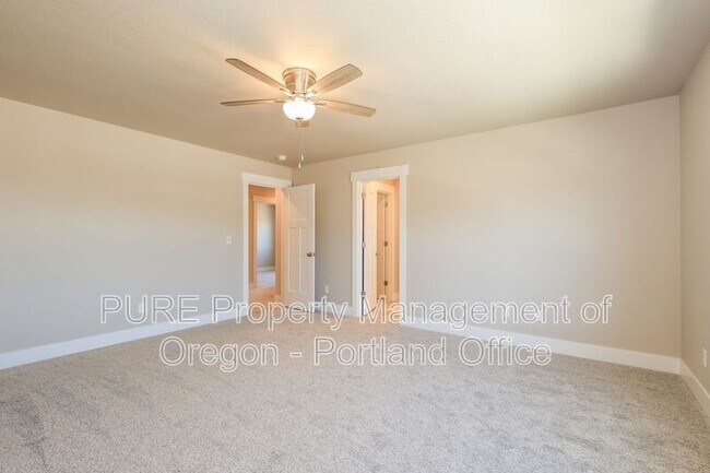 Building Photo - 504 NE Trillium Dr
