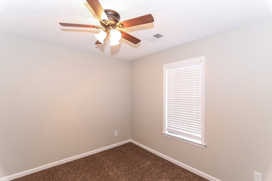 Building Photo - 5599 Annandale Dr