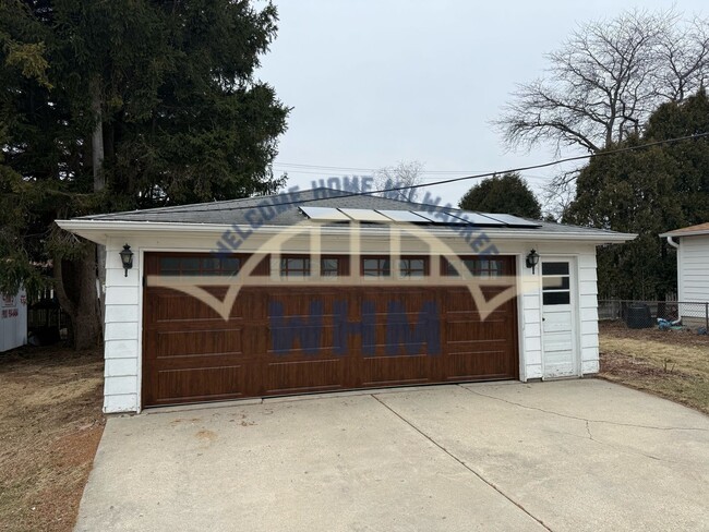 Building Photo - 6225 N Lydell Ave