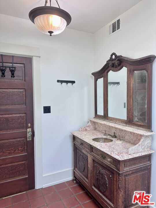 Building Photo - 2216 Meade Pl