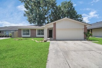 Building Photo - 10171 NW Park Dr