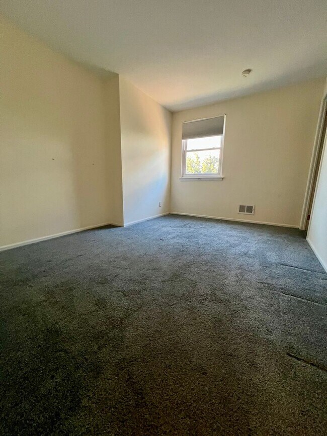 Building Photo - Gorgeous 3-Bedroom Home with Finished Basement in Havertown! Available NOW!