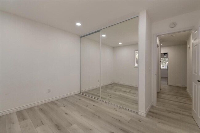 Building Photo - 9175 Campina Dr