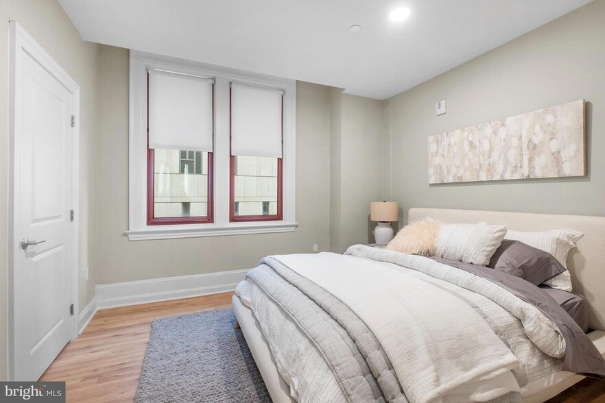 Building Photo - 1422 Chestnut St