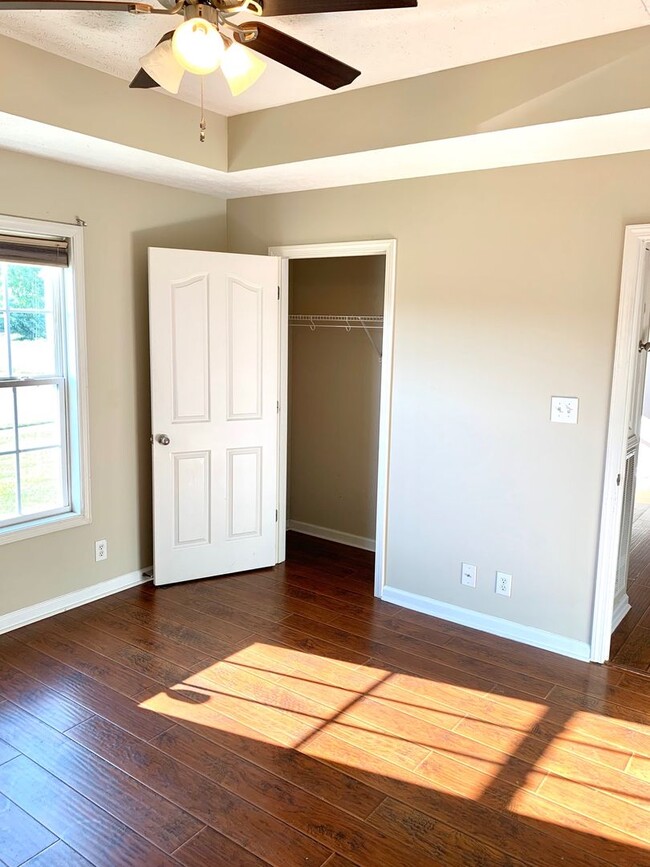 Building Photo - 3425 Foxrun Ln