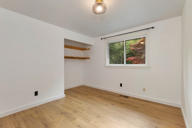 Building Photo - Newly Renovated Bothell Home Sitting on 1 Acre of Land!