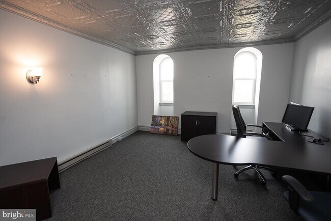 Building Photo - 261 Lincoln Way E