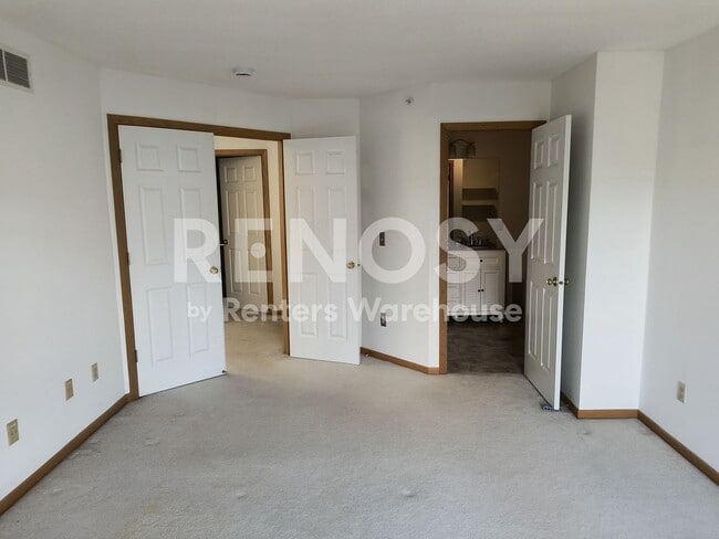 Building Photo - 4BD/2BA in Hopkins Available Now