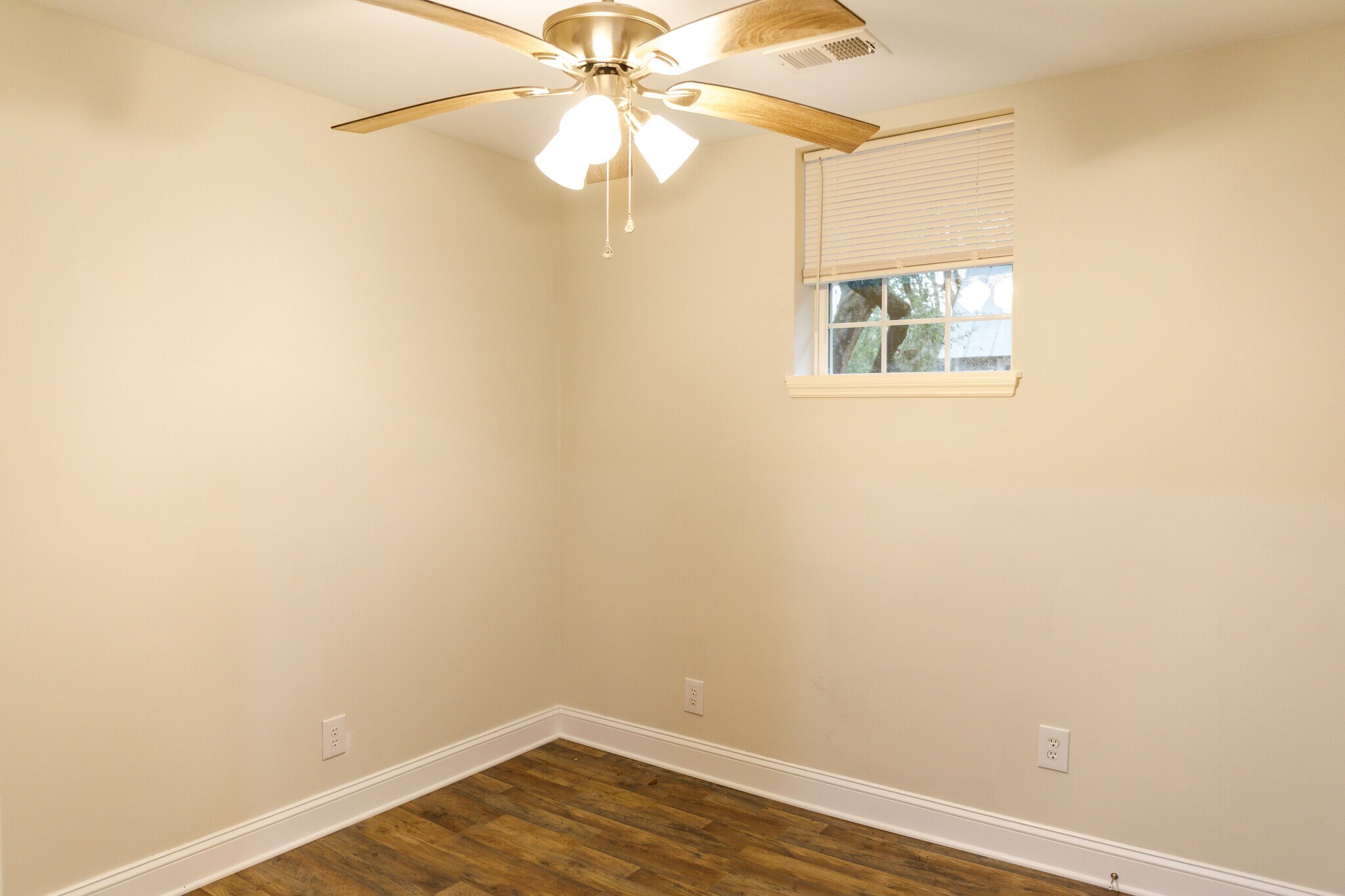 Building Photo - 1916 2nd Dr