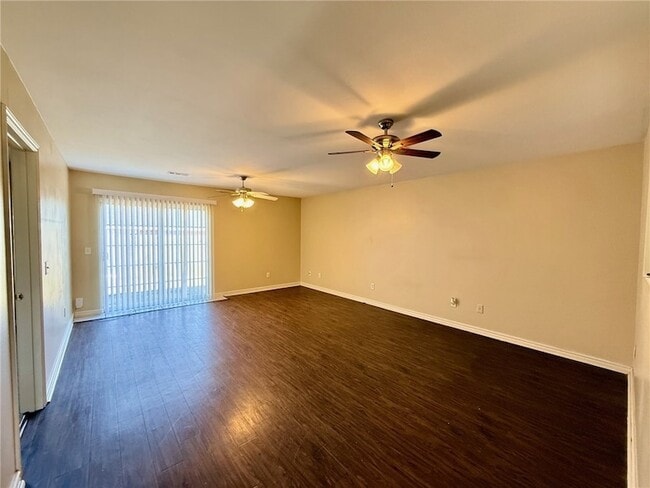 Building Photo - 300 Graystone Cir