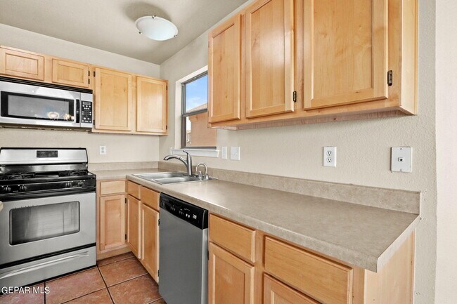 Building Photo - 10822 Elise St