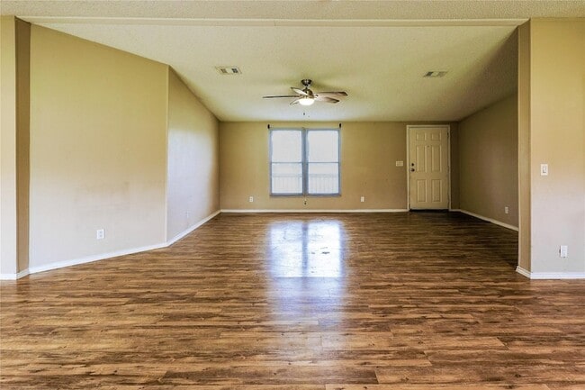 Building Photo - 9824 Stone Ranch Blvd
