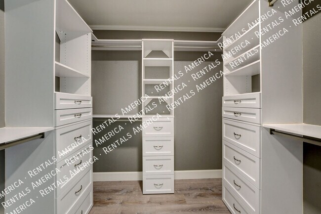 Building Photo - 6841 N Bienville St