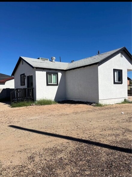 Building Photo - 9610 N 11th Ave