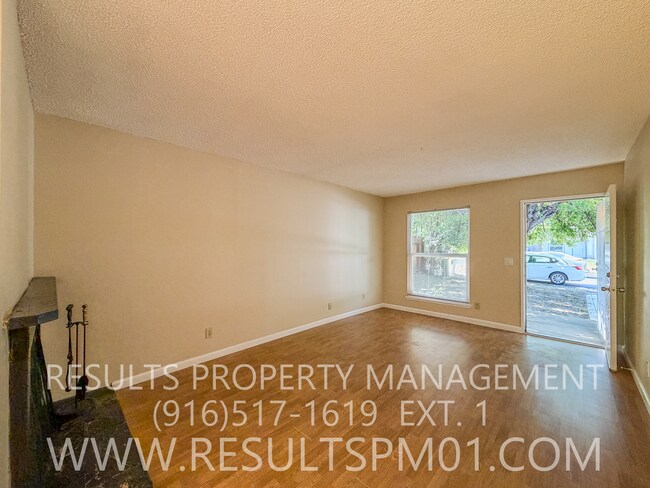 Building Photo - Adorable 2 bedroom duplex