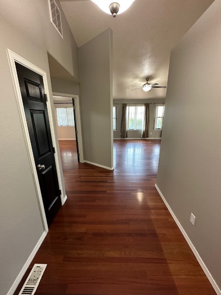 Building Photo - 1665 Peregrine Dr