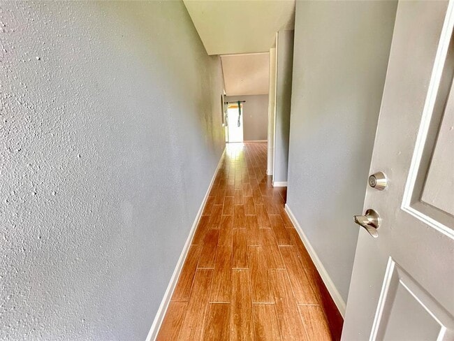 Building Photo - 1102 Beecroft Dr