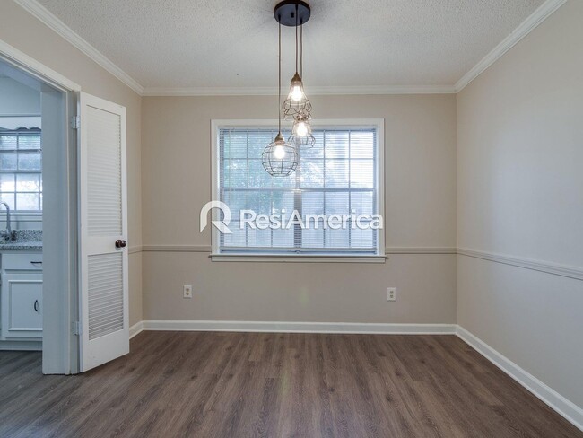 Building Photo - Large, Renovated 3BR/3B Home in 38125!