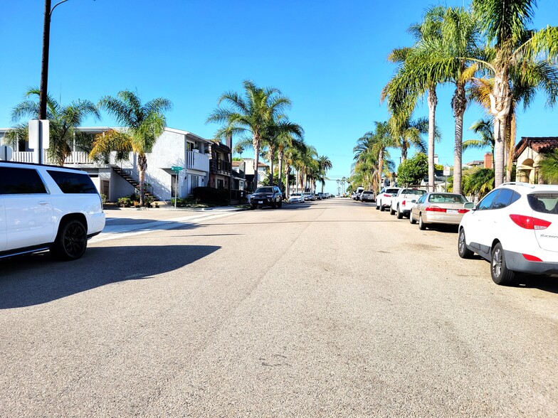 One block to the beach - 209 4th St