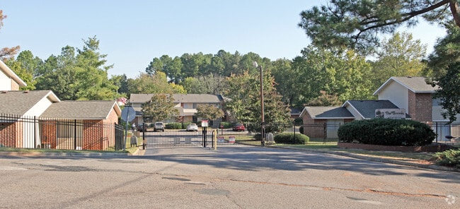 Building Photo - Savannah Oaks