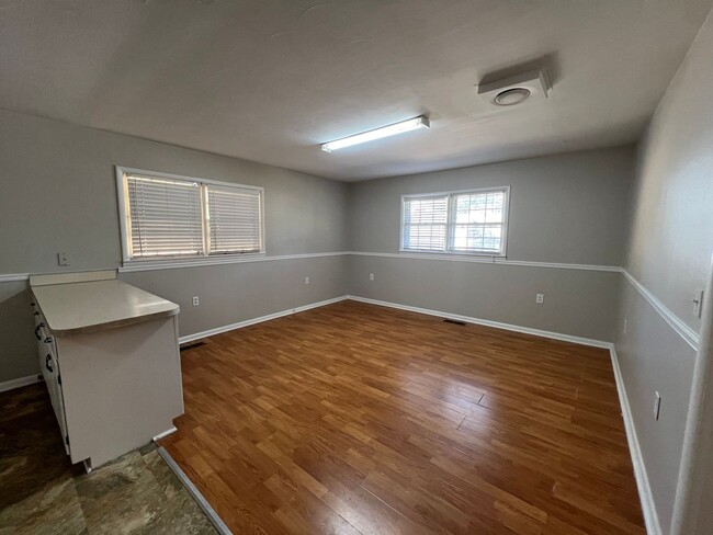 Building Photo - Freshly Renovated 3-Bedroom Home!