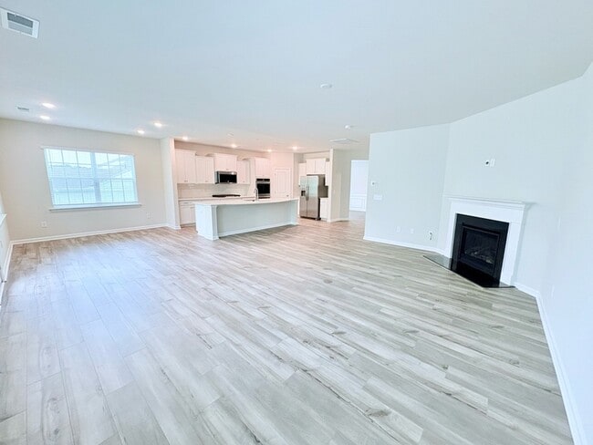 Building Photo - 137 Somerset Ln