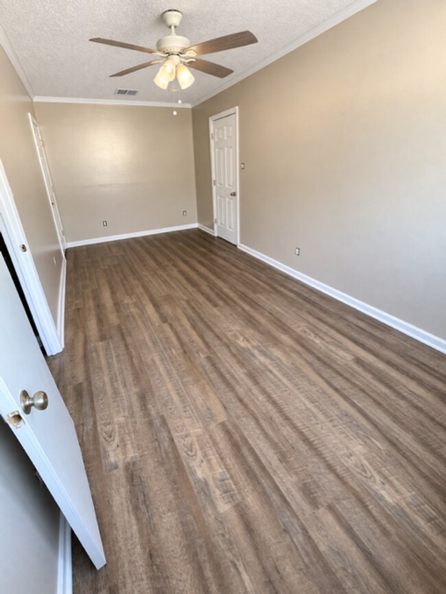 Building Photo - 23 Daveitta Dr