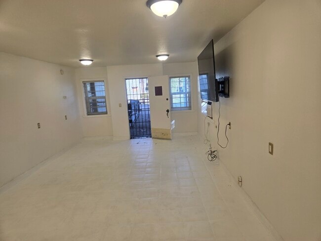 Building Photo - 1203 Buena Vista Ave