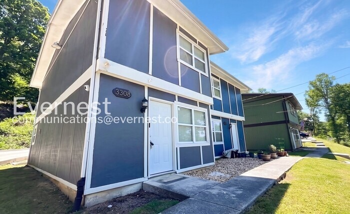 Building Photo - 3308 Roadrunner Trail